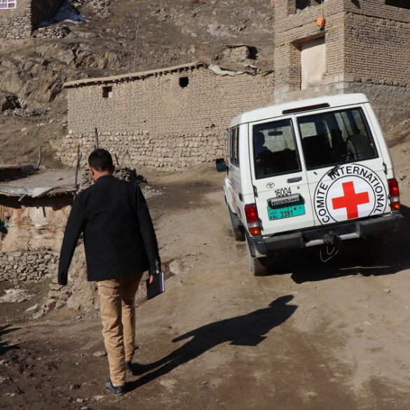 Insufficient Funding Forces ICRC to Transfer Control of Numerous Clinics to the Taliban